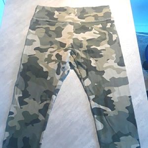 Camouflage print leggings